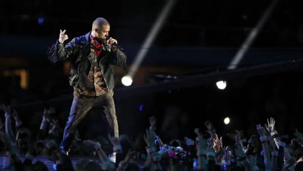 Justin Timberlake y el holograma de Prince desatan la locura en el intermedio de la Super Bowl