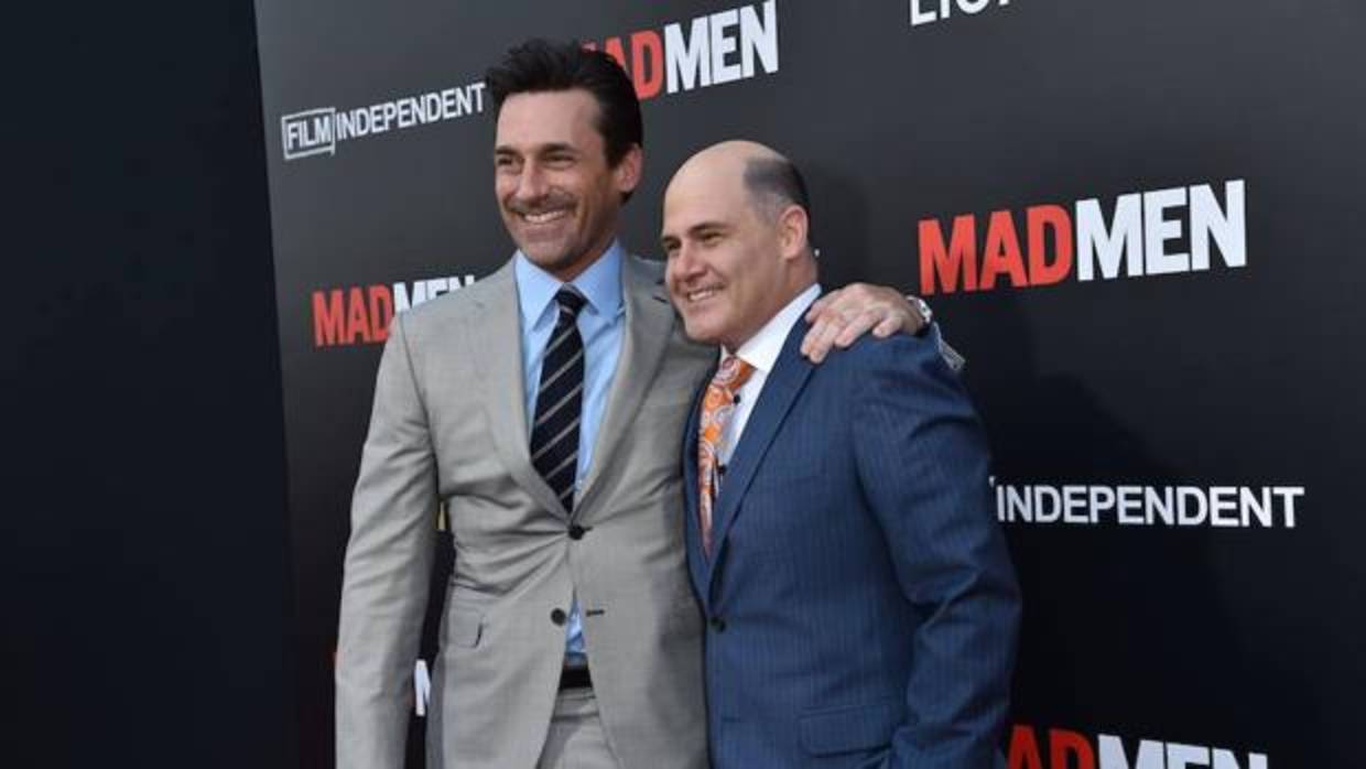 Weiner (derecha) y Jon Hamm, protagonista de «Mad Men»