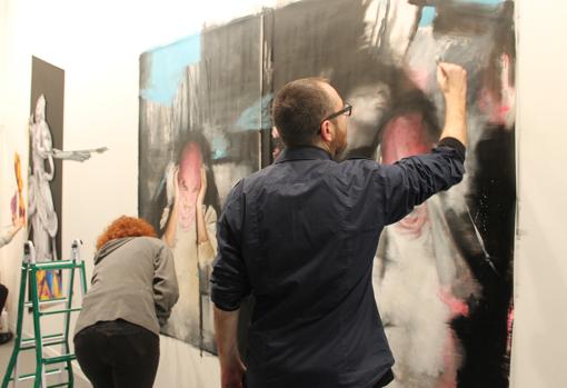 María Carbonell y Josep Tornero pintando en el estand de ABC en ARCO