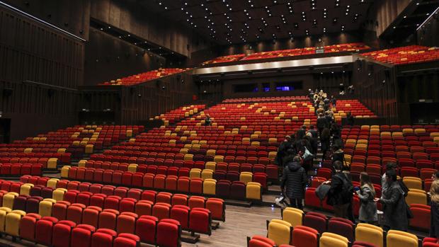 Mujer y flamenco para inaugurar el nuevo gran teatro de Sevilla