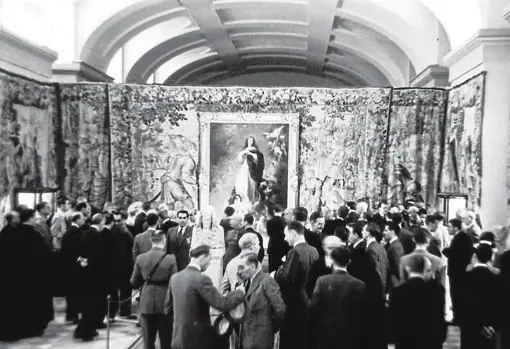 La «Inmaculada» de Murillo y la «Dama de Elche», en el Museo del Prado el 27 de junio de 1941