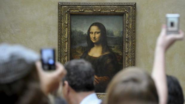 La «Gioconda» podría salir del Louvre y viajar por toda Francia