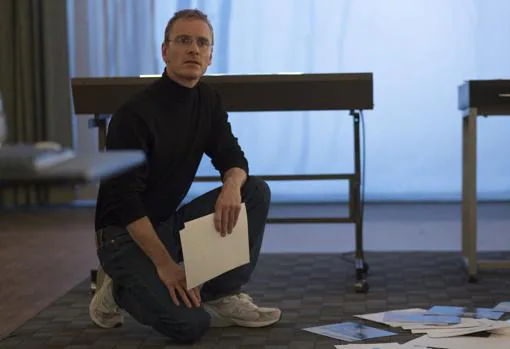 Michael Fassbender, protagonista de «Steve Jobs», una de las películas reseñadas en el libro