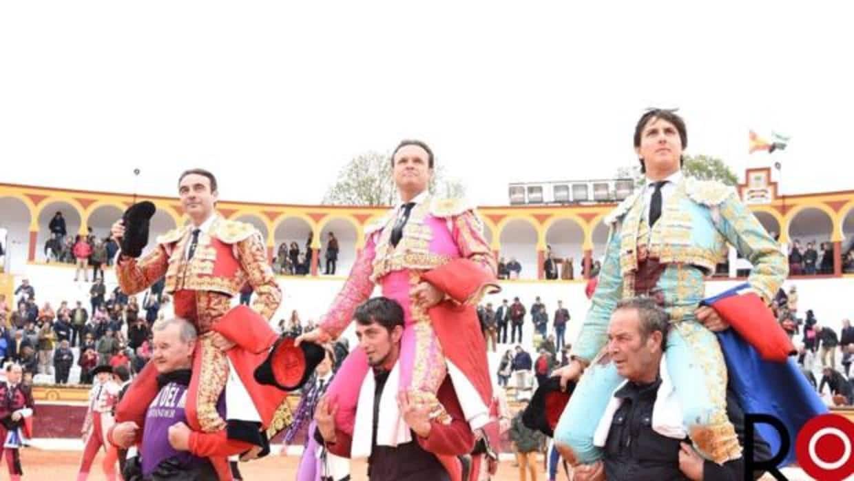 Enrique Ponce, Antonio Ferrera y Roca Rey, a hombros en Olivenza