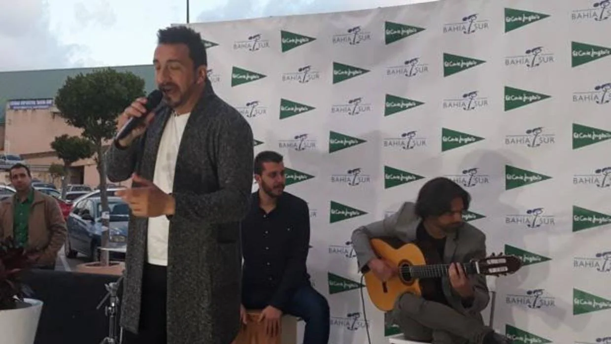 Salvador García ‘Pitu’ presenta su disco en Bahía Sur
