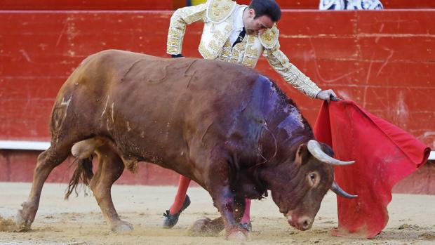 Feria de Fallas: la estética de Ponce sin la emoción del toro