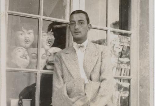 Dalí en 1930 fotografiado por Gala