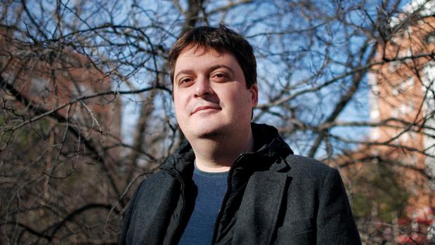 Manuel Bartual salta del estrellato de Twitter a la novela con «El otro Manuel»