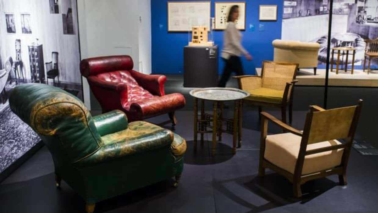 La muestra reúne más de 120 muebles concebidos o seleccionados por Loos entre 1899 y 1931 para sus espacios interiores
