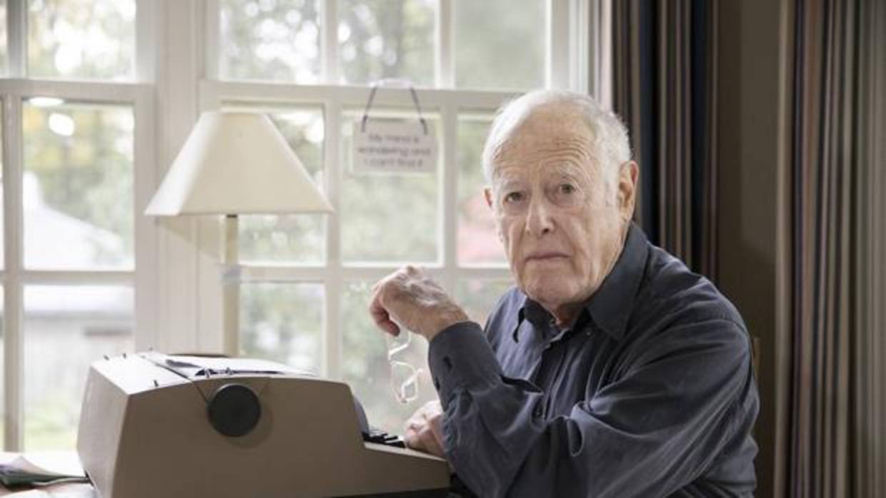 El escritor norteamericano James Salter (New Yersey, 1925-2015)