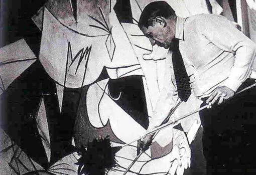 Picasso, pintando el «Guernica», retratado por Dora Maar