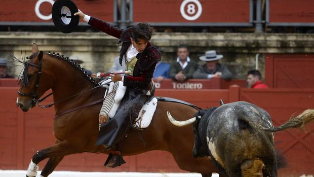 Diego Ventura corta dos rabos en su encerrona en Espartinas