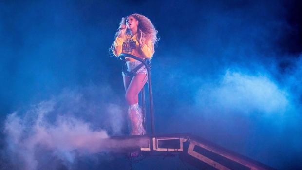 Beyoncé, en un momento de su actuación en Coachella