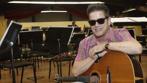 Santiago Auserón rechazó un concierto de 30 minutos para «la rueda» por un millón