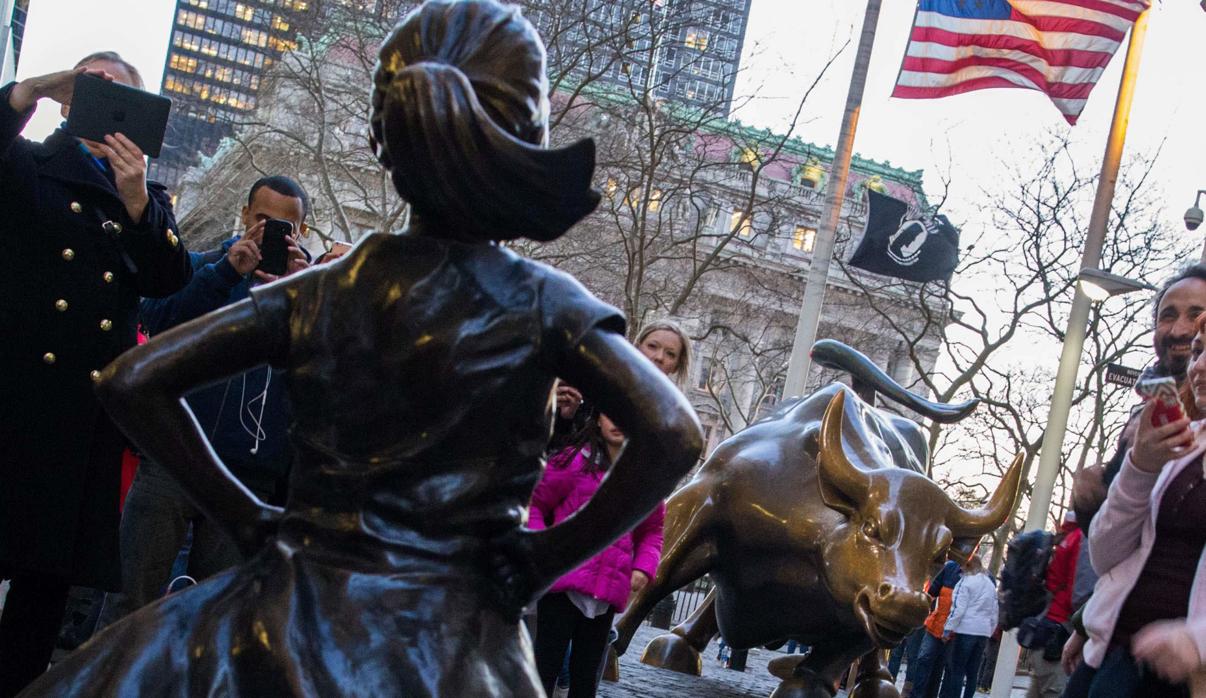 «La niña sin miedo», frente al toro de Wall Street
