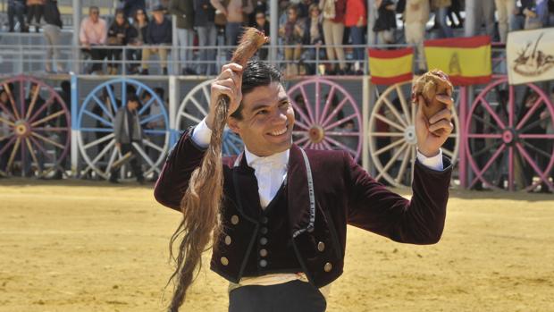 Pablo Aguado triunfa en el festival benéfico de La Algaba