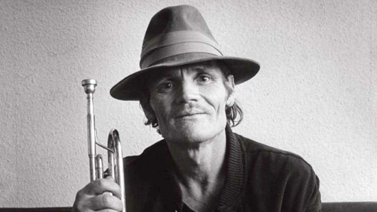 Chet Baker, con su inseparable trompeta