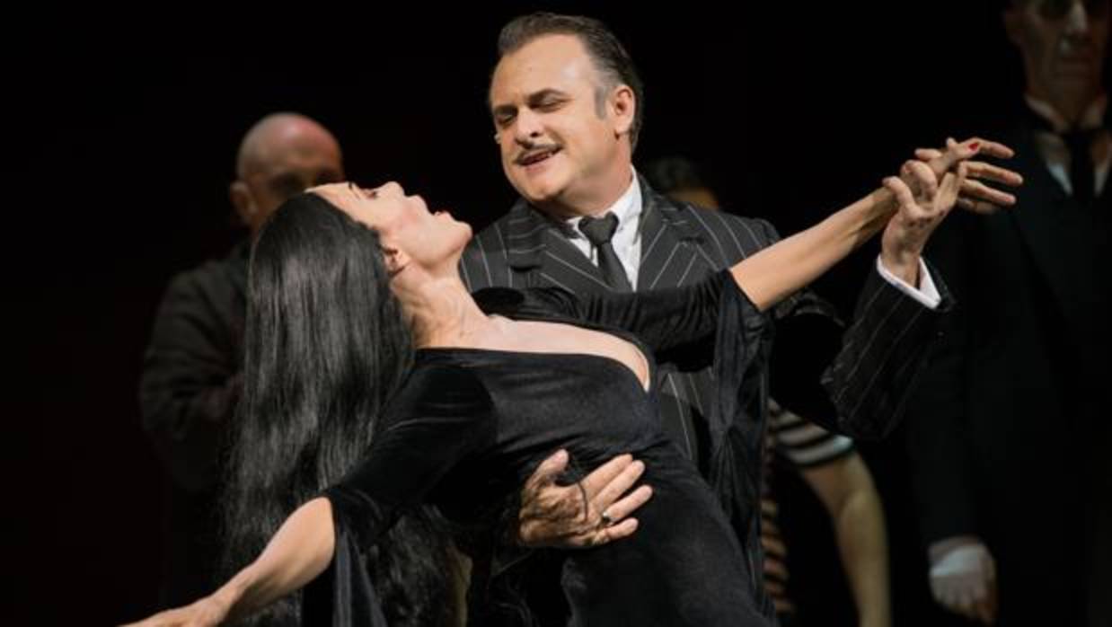 Un momento del musical «La familia Addams», que se puede ver en el Cartuja Center Cite