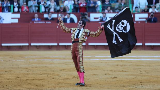 Juan José Padilla se despide a lo grande ante sus paisanos