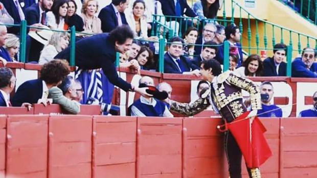 Historia del brindis de Roca Rey a Calamaro con una faena de rabo en Jerez