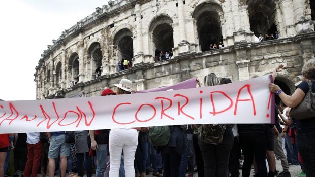 Cinco antitaurinos, condenados en Francia por sus altercados en la Feria de Nimes