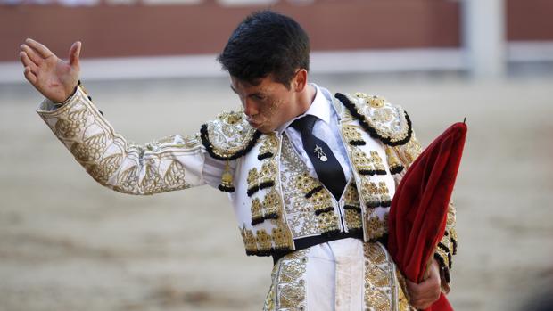 El torero Manolo Vanegas, operado con éxito de su durísima lesión cervical