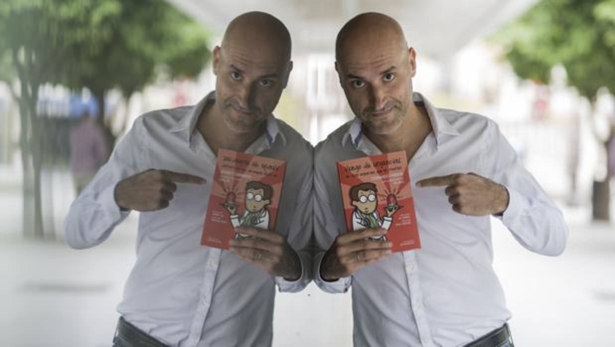 Fernando Fabiani y su alter ego, Teodoro Jarcia, protagonista de «Vengo de urgencias»