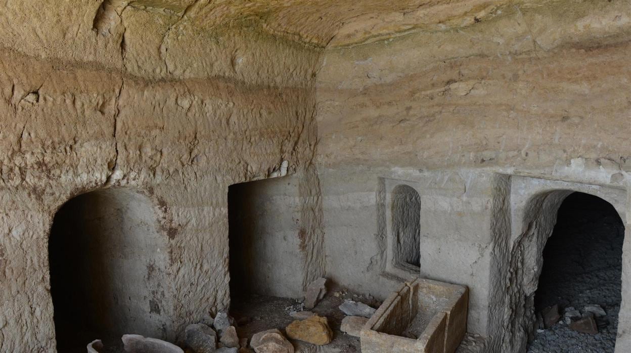 Interior de la cueva funeraria