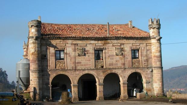 Un palacio cántabro del siglo XVII, usado como cuadra