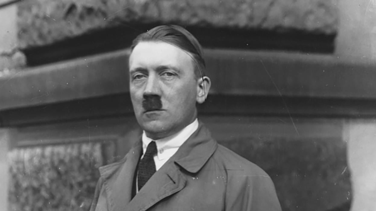 El joven Adolf Hitler, antes de convertirse en líder de Alemania