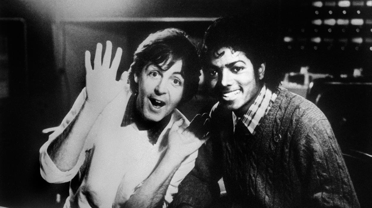 Paul McCartney junto a Michael Jackson