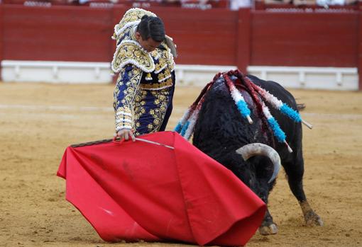 Derechazo de Manzanares al quinto toro