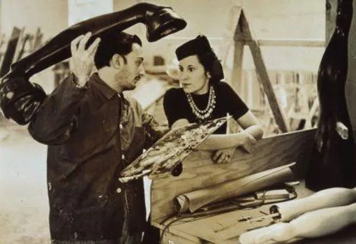 Eric Schaal. Salvador Dalí y Gala trabajando en el proyecto «Sueño de Venus» (1939)