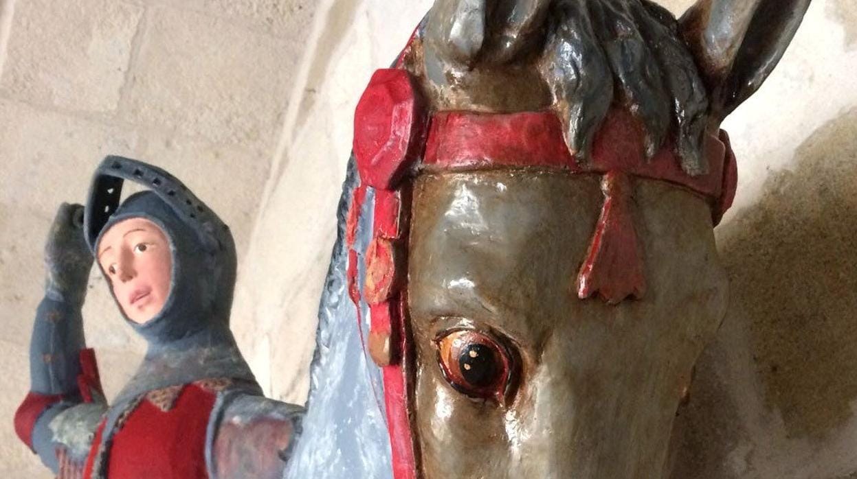 Fografía facilitada por la Asociación de Conservadores Restauradores de España de la escultura de San Jorge, de la iglesia de Estella, tras su «restauración»