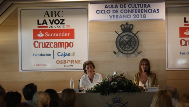 María Dueñas triunfa en el Aula de Cultura del Real Club de Golf Vistahermosa