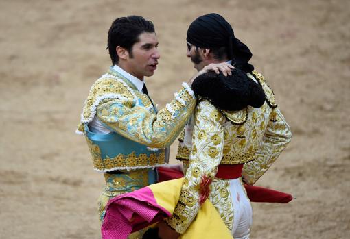 Brindis de Cayetano a Padilla