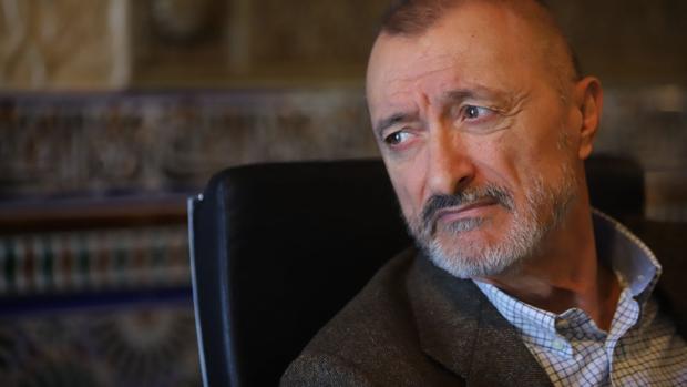 Pérez-Reverte propuso que la RAE hiciera un informe anual del estado de la lengua