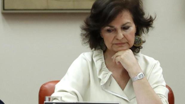 Carmen Calvo dice que la adecuación de la Constitución al lenguaje inclusivo se hará con o sin la RAE