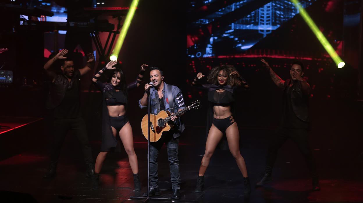 Luis Fonsi, el lunes durante su actuación en el Liceu