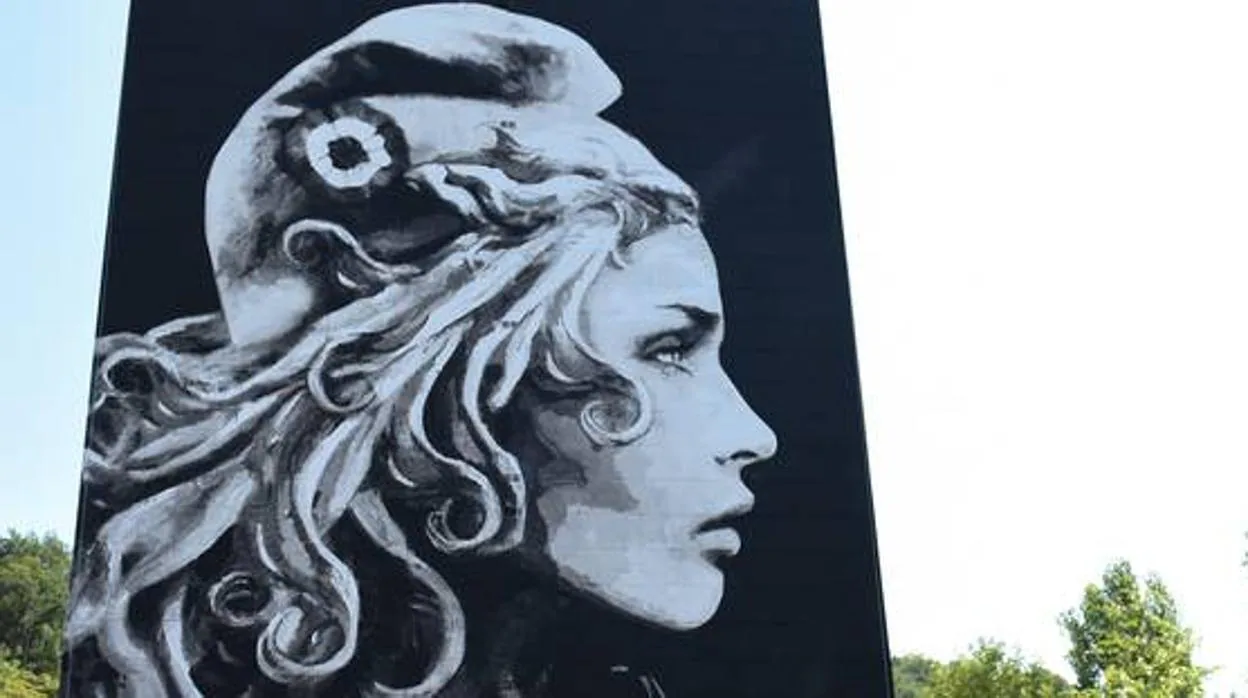 Mural de la nueva Marianne, realizado por la artista callejera franco británica Yseult Digan