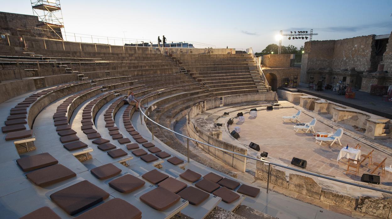 La obra es una relectura actual puesta en escena por la compañía Teatro El Velador dirigida por Juan Dolores Caballero