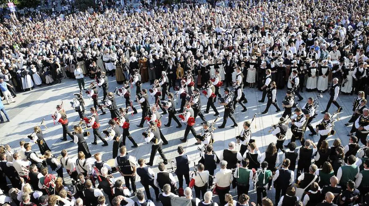 Cuando el folk se come al pop: 750.000 personas se rinden a la música celta en el Festival de Lorient