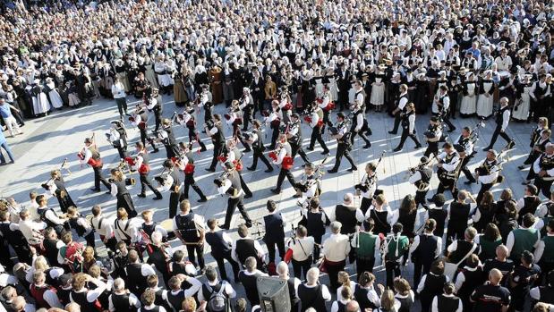 Cuando el folk se come al pop: 750.000 personas se rinden a la música celta en el Festival de Lorient