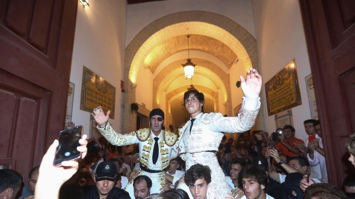 Padilla y Roca Rey, salieron a hombros de la Plaza de El Puerto