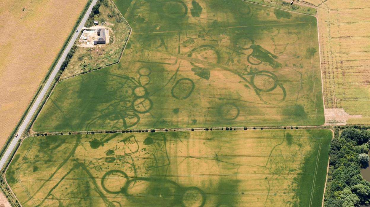 Fotografía facilitada por Historic England que muestra un paisaje ceremonial prehistórico cerca de Eynsham, Oxfordshire
