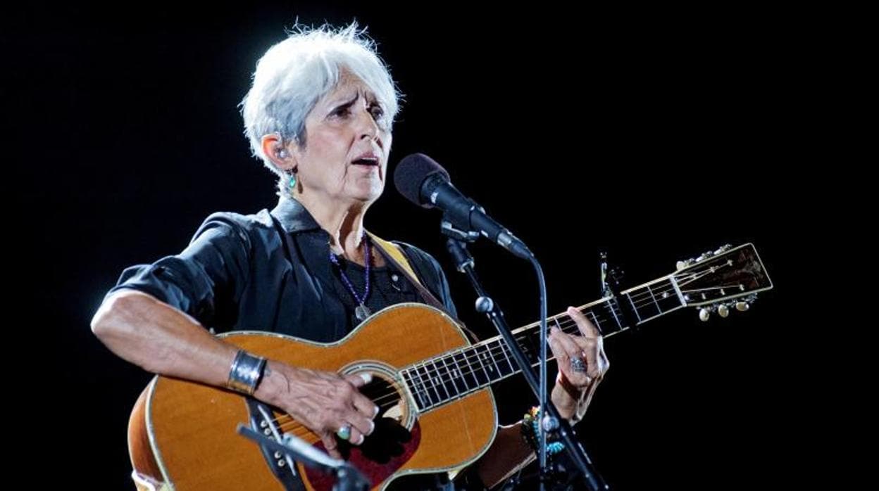 La cantante de folk y activista estadounidense Joan Báez durante su actuación en el Festival de Cap Roig