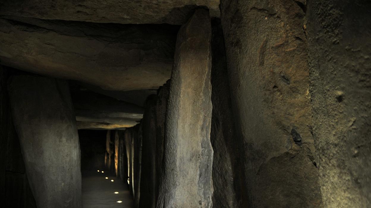 Interior del Dolmen de Soto, en el término municipal de Trigueros, que data de los años 3000-2500 a.C.