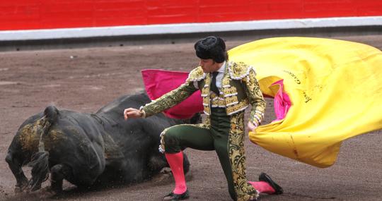 El segundo toro se lesionó en la portagayola de José Garrido
