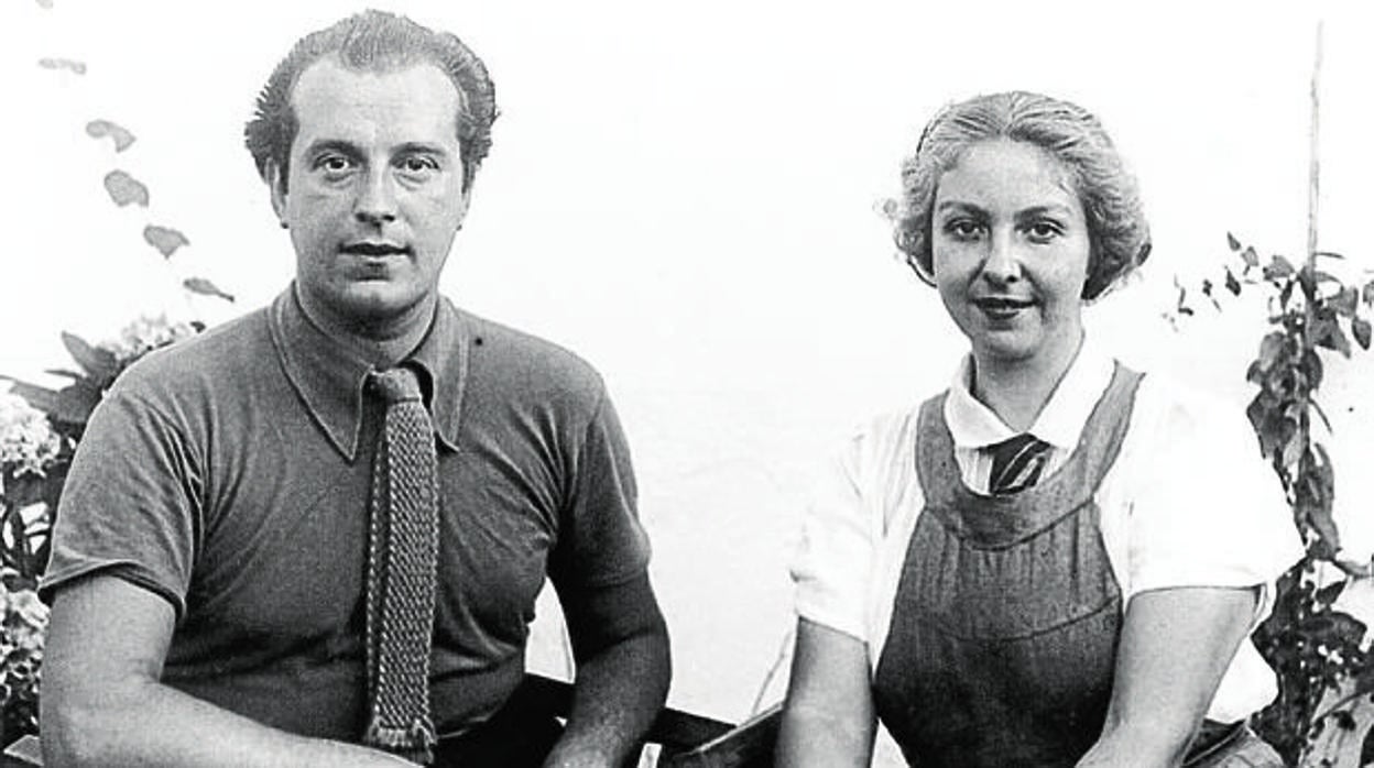 Rafael Alberti junto a María Teresa León