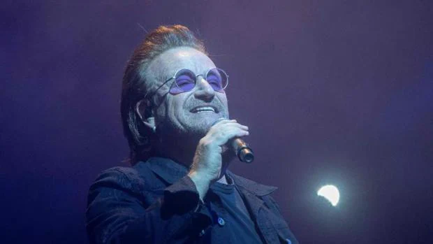 Bono, de U2, se queda sin voz en pleno concierto: «No puedo seguir. No sería correcto con vosotros»